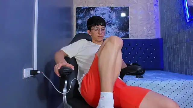 elangiraldo - ElanGiraldo's free webcam - UK Sex Cams