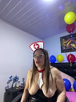 kaylaMinov_ webcam