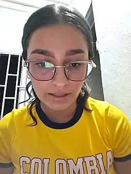 Ary-18 live cam on StripChat