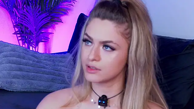 AnneMaryie live cam on StripChat