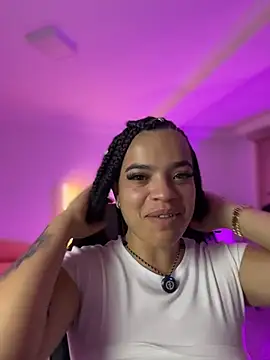 JuanitaMore01 live cam on StripChat