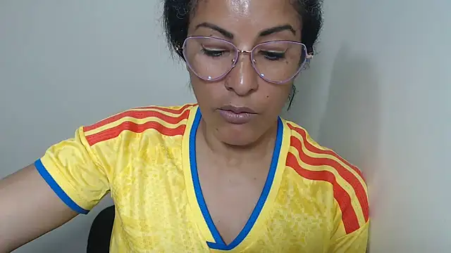 kateleyagrey live cam on StripChat