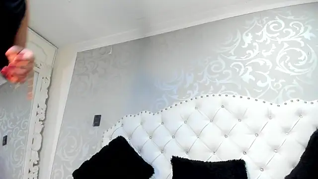LilithBoneth webcam