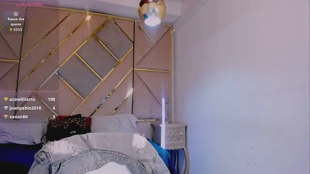 MikaelaStone webcam