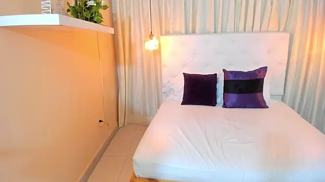 Samantha_Lenox webcam