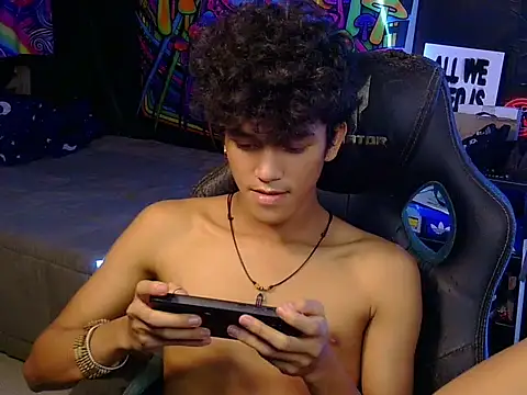 hugekenbigcock live sex cam