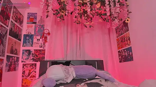 MissCurvyTop webcam
