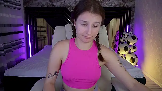 VikVikLove webcam