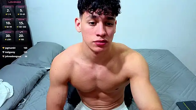 Luke_Muscle webcam