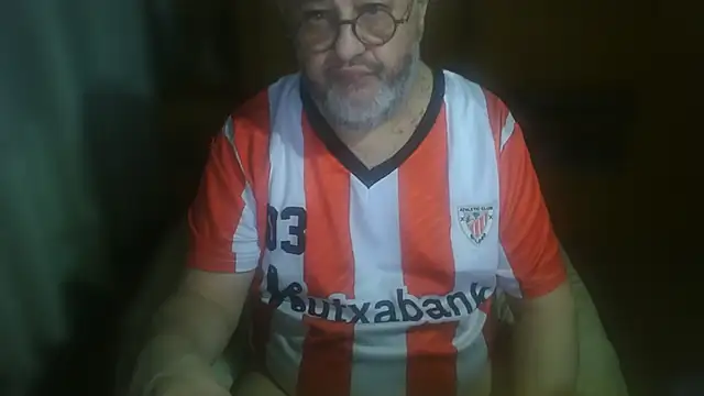 koldo70 (M mature) - Me desnudo y a gozar.