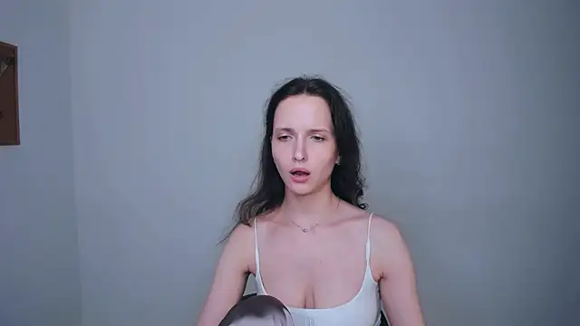 Ariadna_Shy webcam