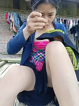 HeresThuy22 webcam