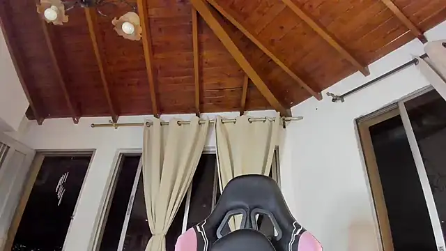 IsaFontanna live cam on StripChat