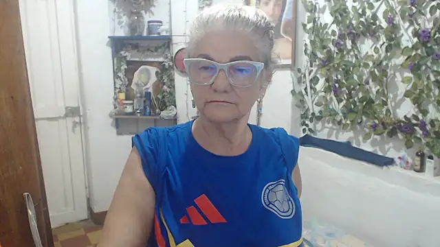 FunnyGrandma live cam on StripChat