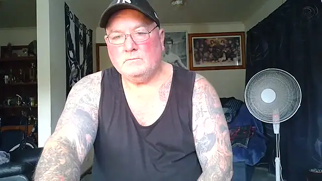 KINKYBLUEYES69 webcam