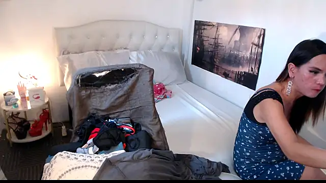 NinaDOM4CUM webcam