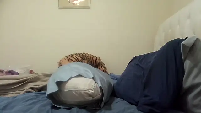 Prettylondond live sex cam