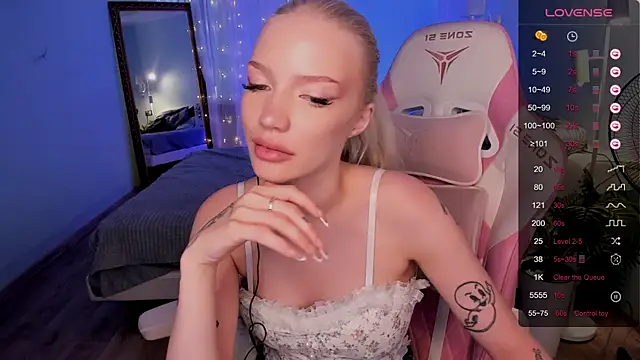 AnyaTaylor_ webcam