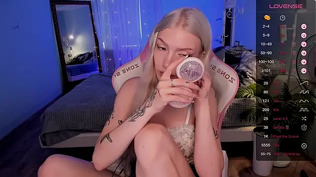 AnyaTaylor_ webcam