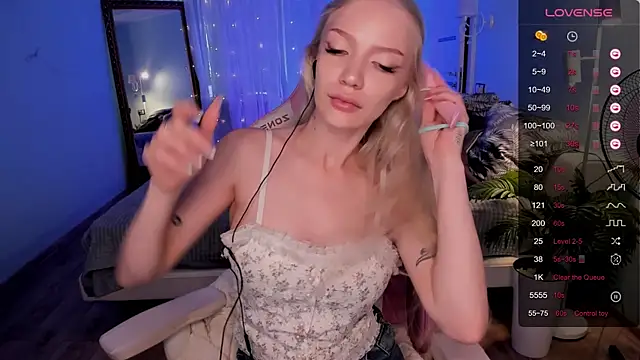 AnyaTaylor_ webcam