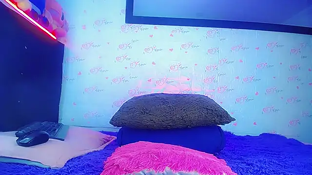SamiraHot1 live sex cam