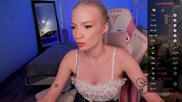 AnyaTaylor_ webcam