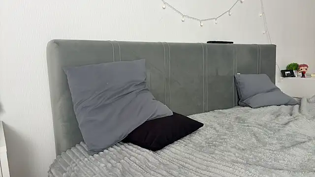 meowchaa live cam on StripChat