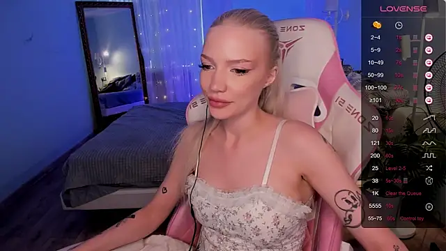 AnyaTaylor_ webcam