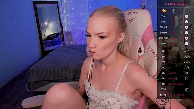 AnyaTaylor_ webcam