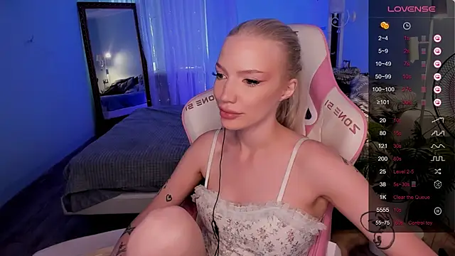 AnyaTaylor_ webcam