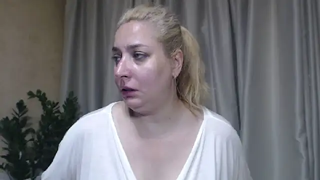 sweetpussy13 webcam
