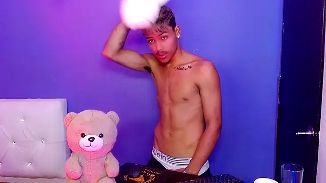 Angel_foxc13 webcam