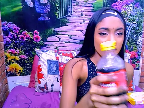 IndianPretty14u2Luv webcam