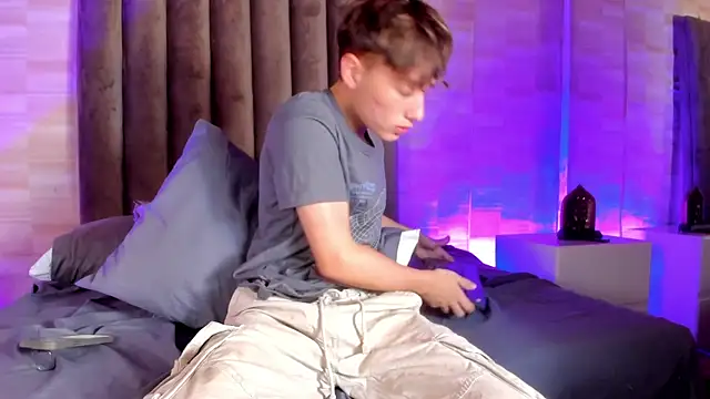 Isaac_Grey webcam