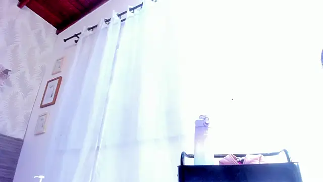 Isisjames webcam