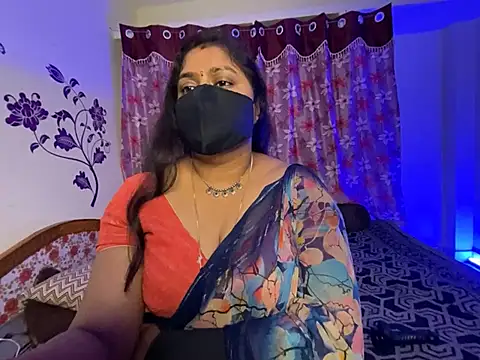 LouleyRani_ webcam