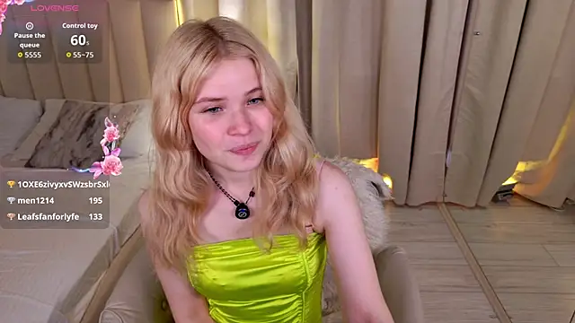 ChloeWells webcam