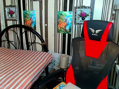 UnCut_Cock_Ts webcam