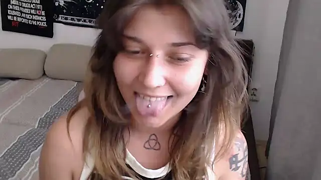 AlienforTwenty webcam