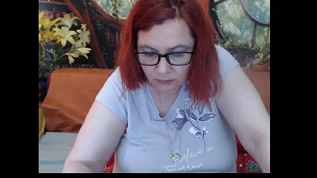 PlayfullMature webcam