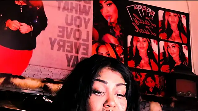 indian_dreamgirl webcam
