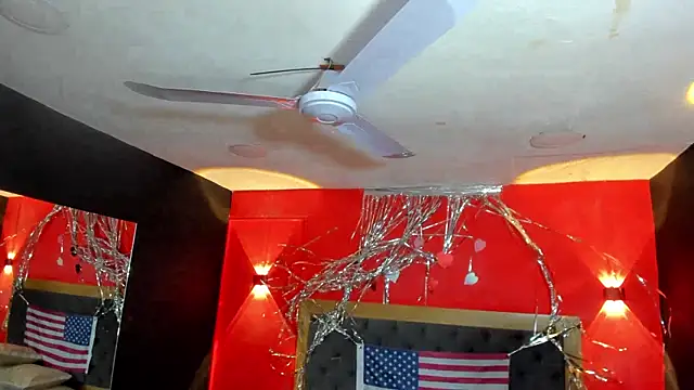 YayaHilton live cam on StripChat