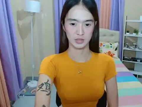 XxTsUncutAskaxX webcam