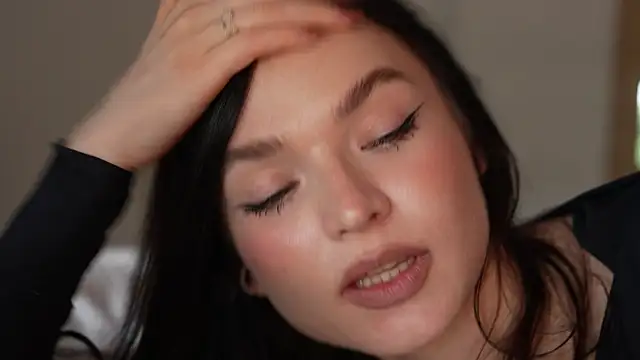 ibiddi (F young) - Glass dildo in pussy