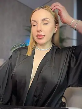 MilfNextDoor20 webcam