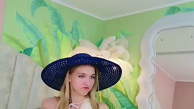 4example_Chloe webcam