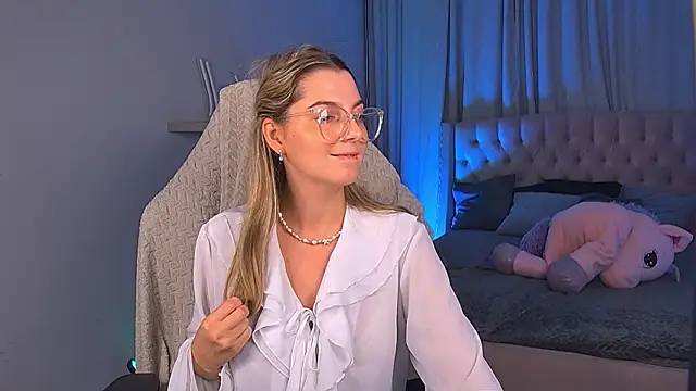 LucreciaStorm webcam