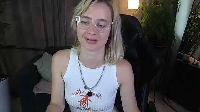 NoraMoreau webcam