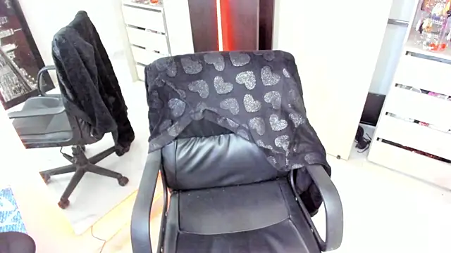 BellaFlaming webcam