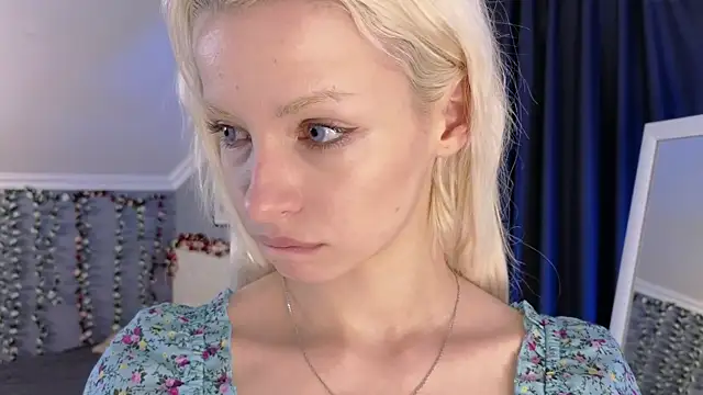 Naomi_Demio webcam